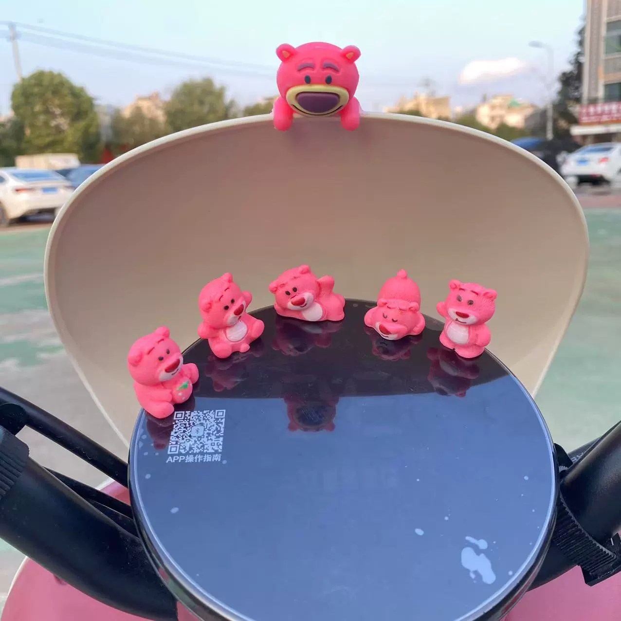 Автомобильный автомобиль украшения милый клубничный медведь распаковать куклу