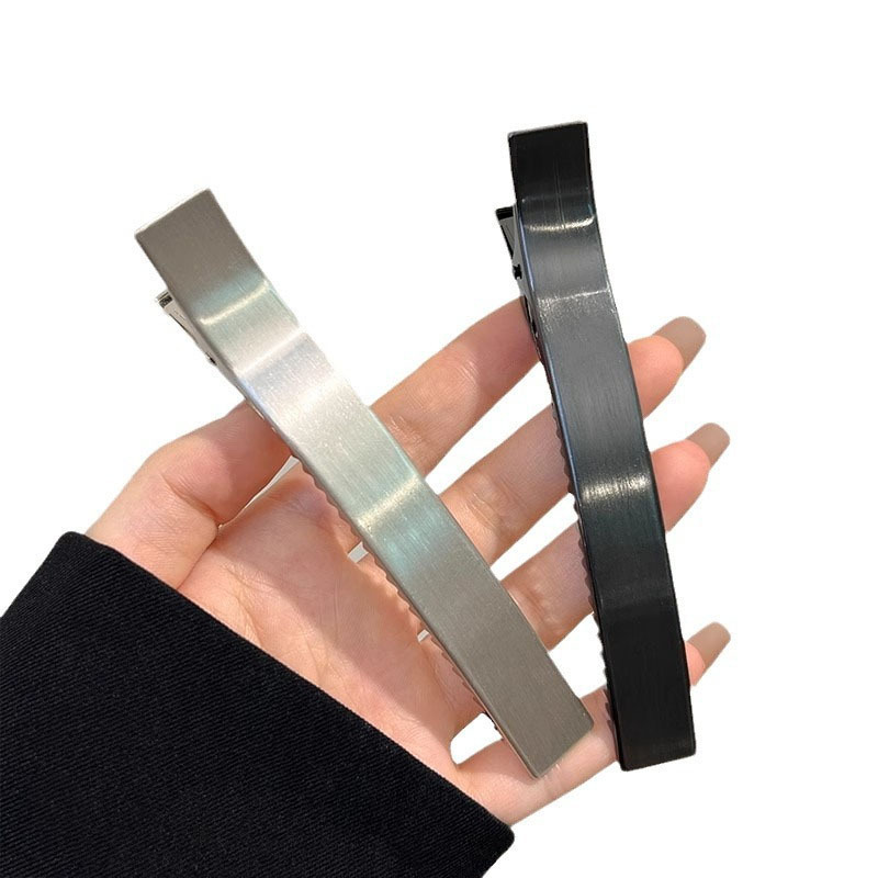 Korean-Style Simple Duckbill Clip with a High-End Brushed Finish, a Large Metal Hairpin for Styling the Hair at the Back of the Head