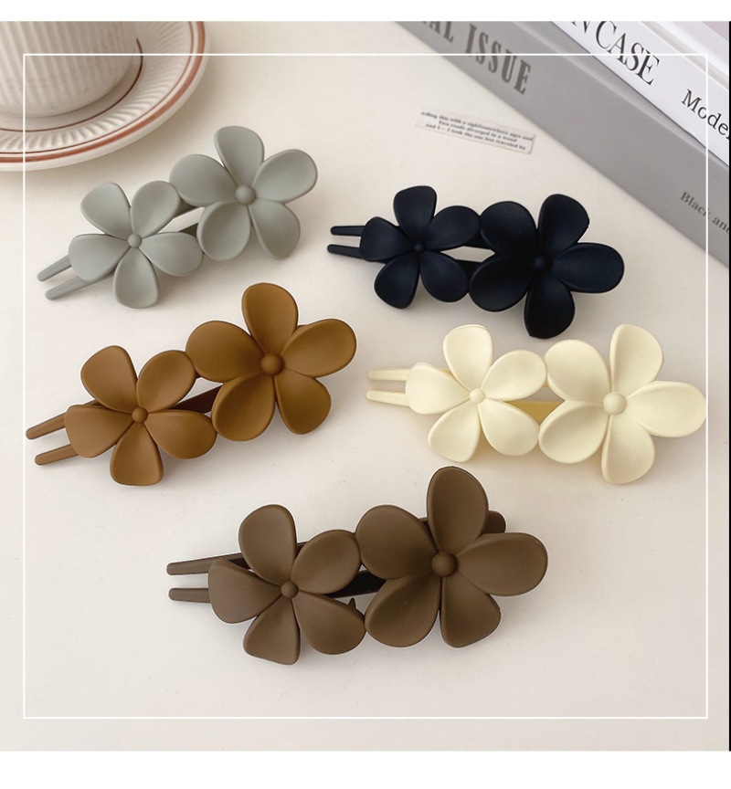 Simple Style Solid Color Flower Plastic Hair Clip display picture 1