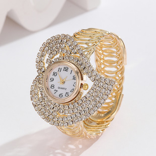 Foreign Trade Hot-Selling Diamond-Encrusted Women's Bracelet Watch Female Student Watch Fashionable Temperament Heart Starry Watch