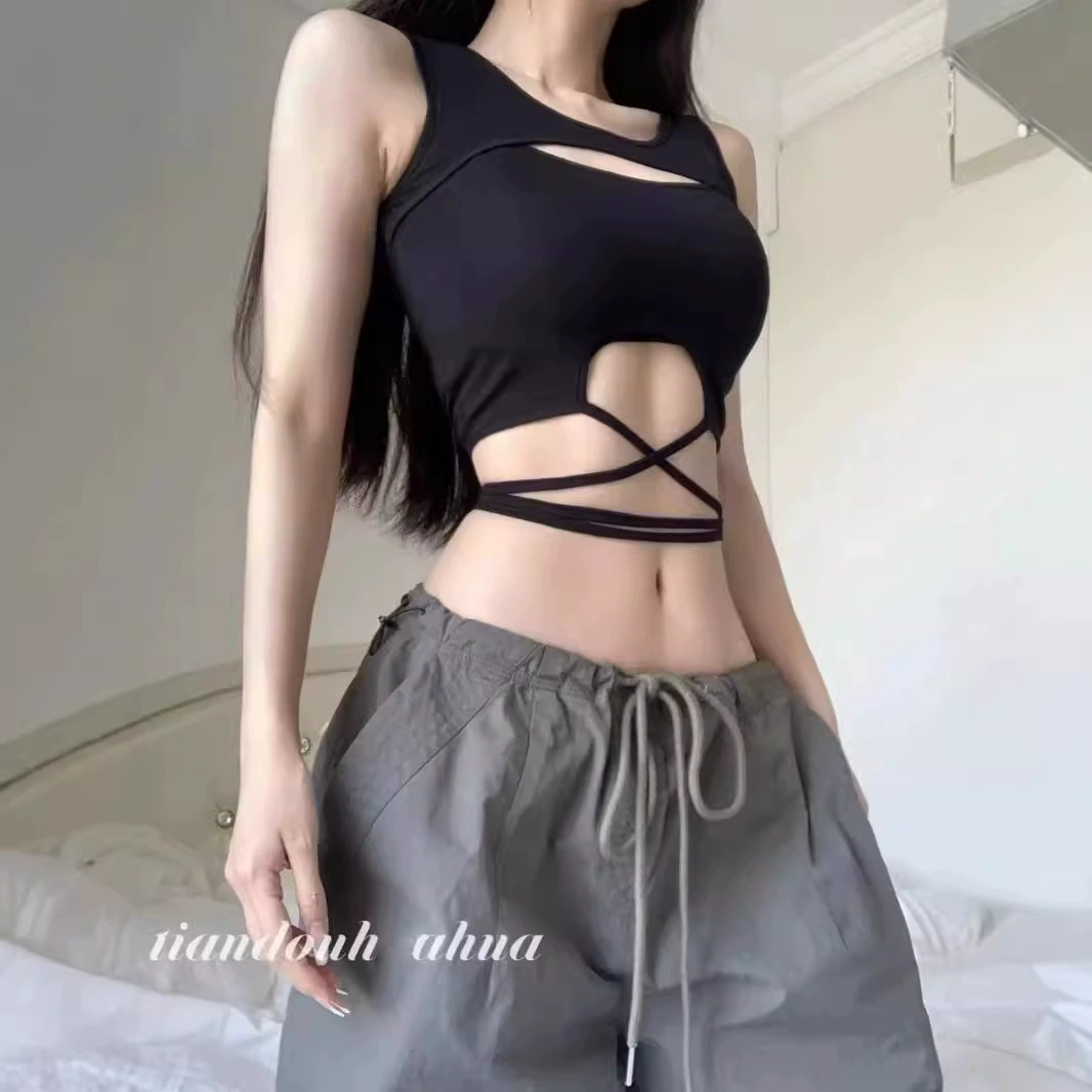 Топ-майка женский slim fit, чёрный, короткий ремешок, укороченный (M, L)