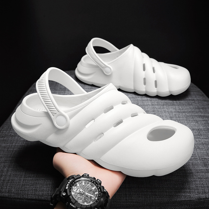 Zapatillas para hombres de verano estilo coreano al aire libre con sandalias de estilo de moda de tamaño grande un zapato de dos zapatos de agujero de playa