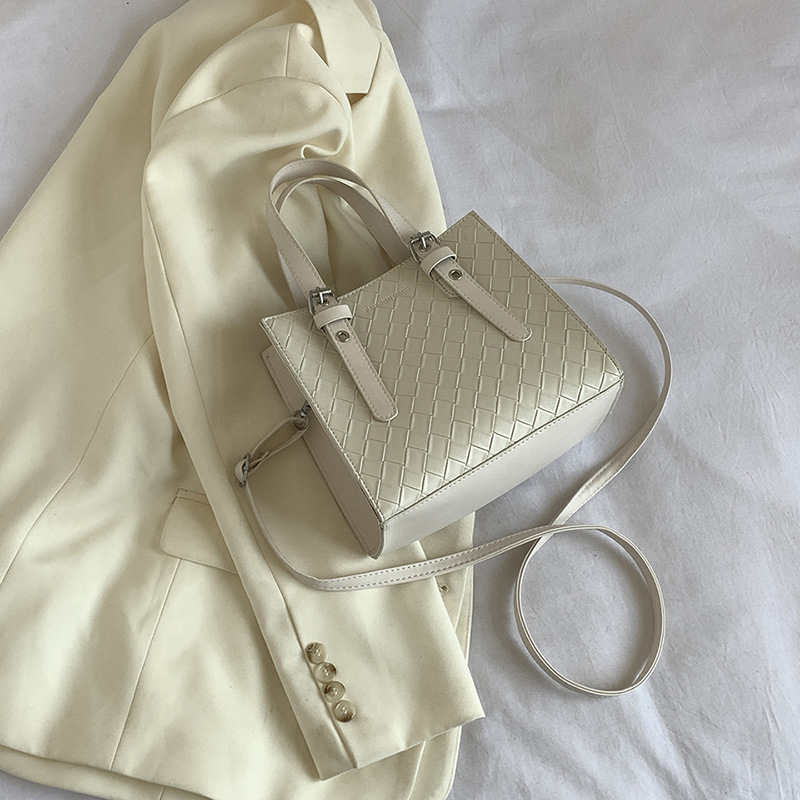 Gran capacidad trenzada de hombro mochila de verano 2024 nueva textura de diamante de alta calidad para trabajar bolsas de viaje