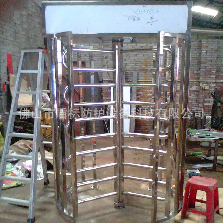 篮球馆人脸识别刷卡进出栅栏旋转不锈钢通道门全高旋转门单向门禁