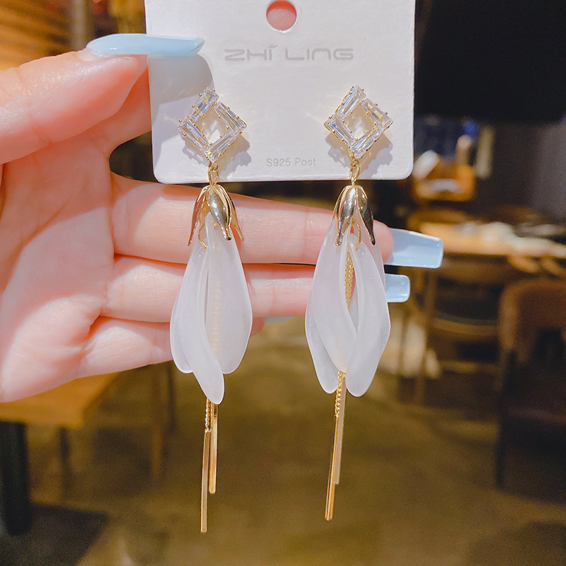2021 New White Petals Long Tassel Earrings display picture 1