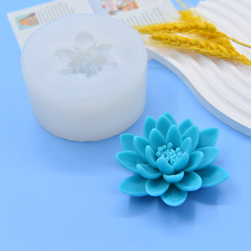 Three dimensional silicone mold