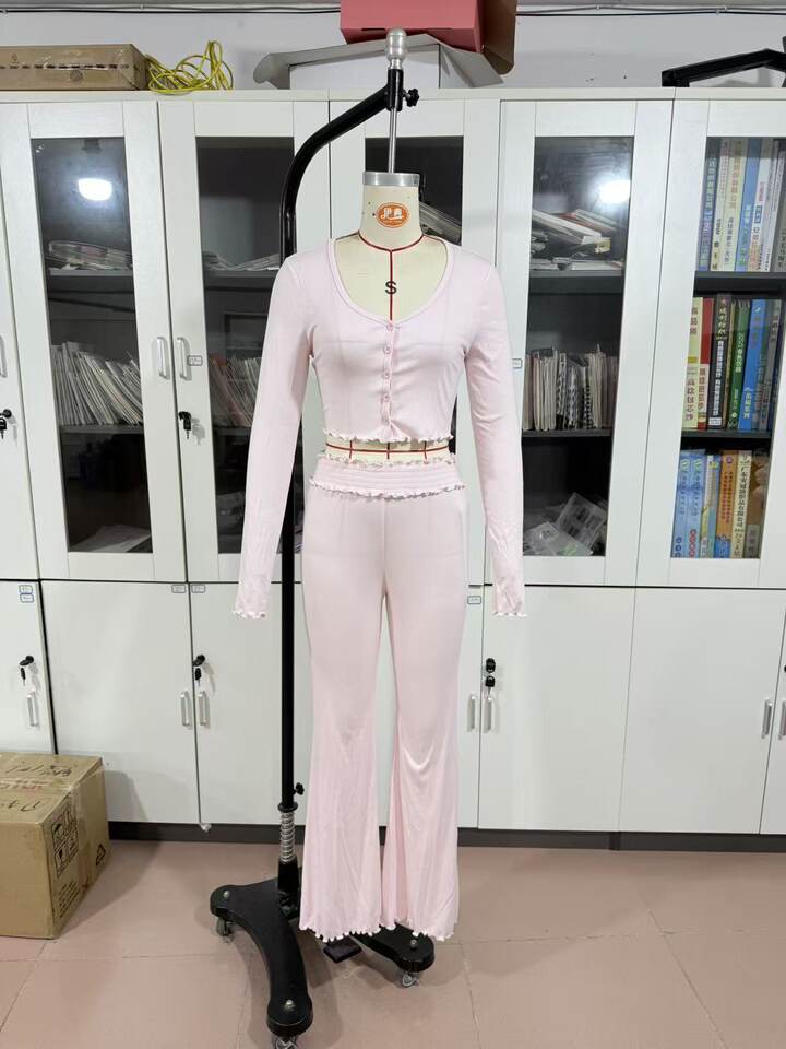 Bộ đầm dệt kim nữ cổ V tay dài croptop kèm quần ống suông phối ren — Màu hồng chi tiết 3