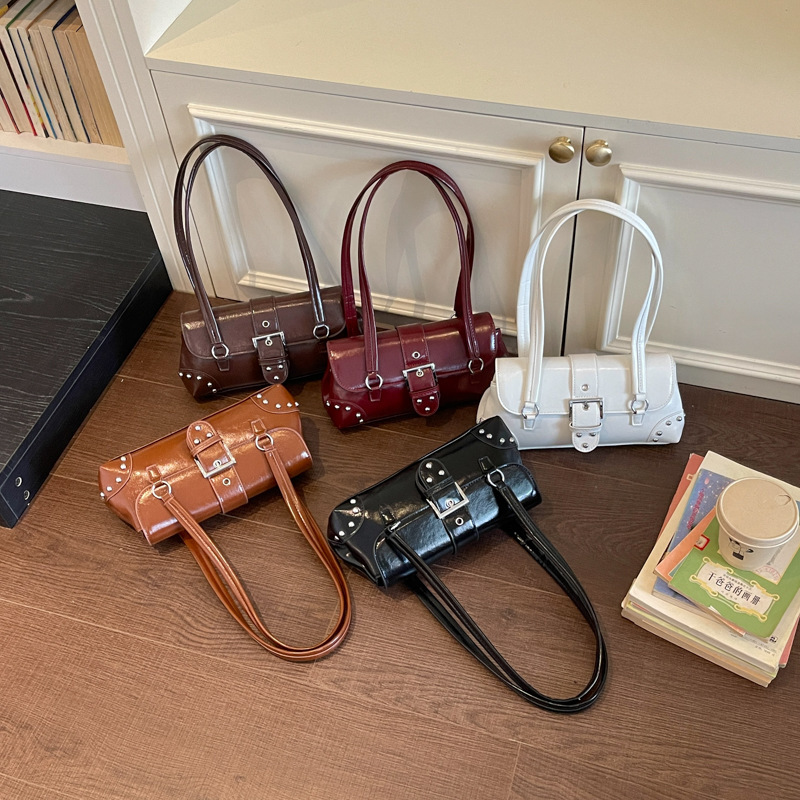 Cross-border niche vintage motorcycle bag for women, 2026 summer new fashion studded shoulder underarm bag, handbag for women