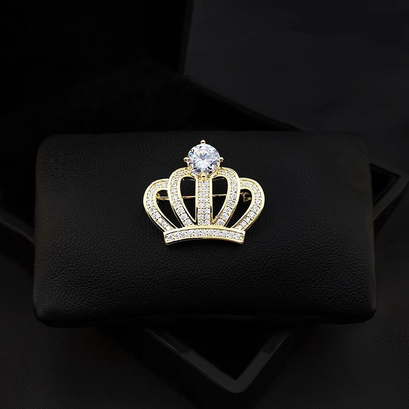 Broche corona princesa con circonita para blazer mujer_voghion.com