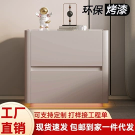 床头柜;皮艺床;梳妆台