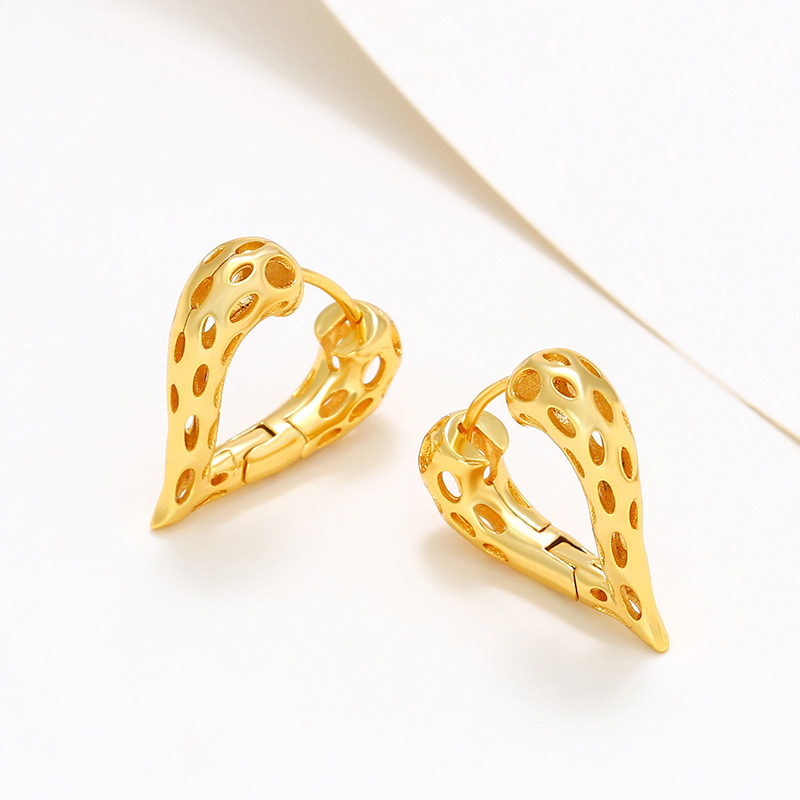 Xuping joyas de aleación de amor agujero orejas de orejas de moda femenina temperamento frío estilo de corazón simple pendientes