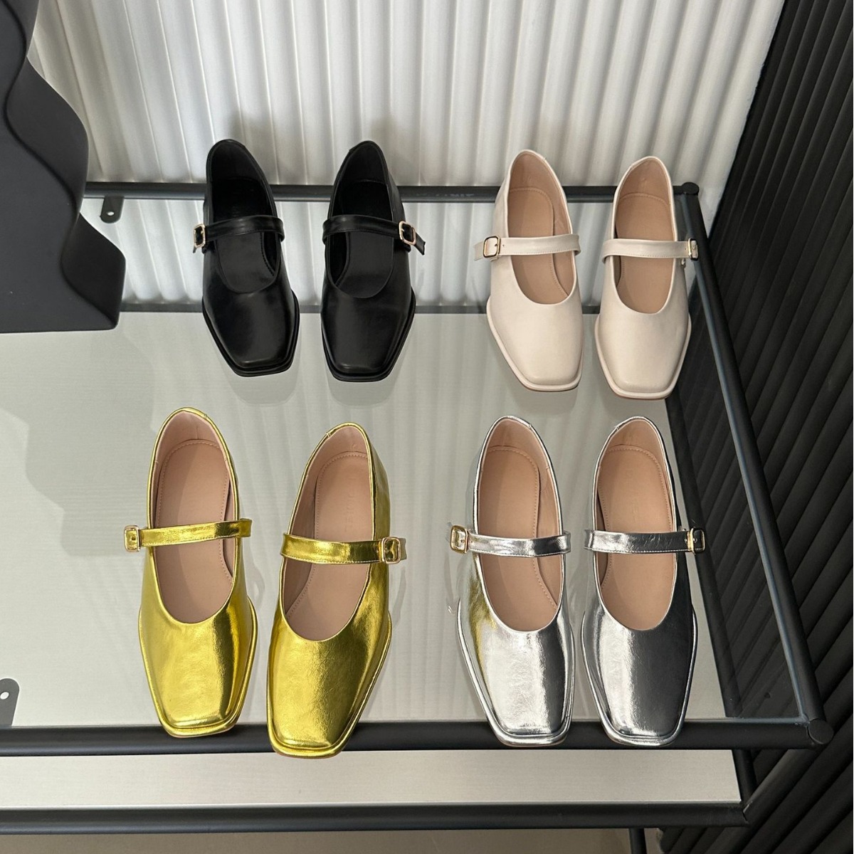 2024 frühling und Herbst Neue frauen Mary Jane Schuhe Eine linie mit Schnalle Quadratischen Kopf Flachen Boden Ballett Einzigen schuh_voghion.com