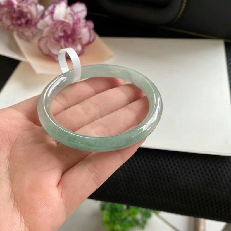 Vòng tay ngọc bích tự nhiên Miến Điện dạng tròn mảnh, đường kính trong 52–64 mm chi tiết 2