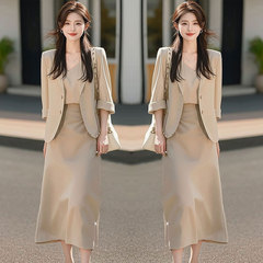 网红爆款时尚西服套装裙女2025秋季新款卡其色外套吊带裙两件套