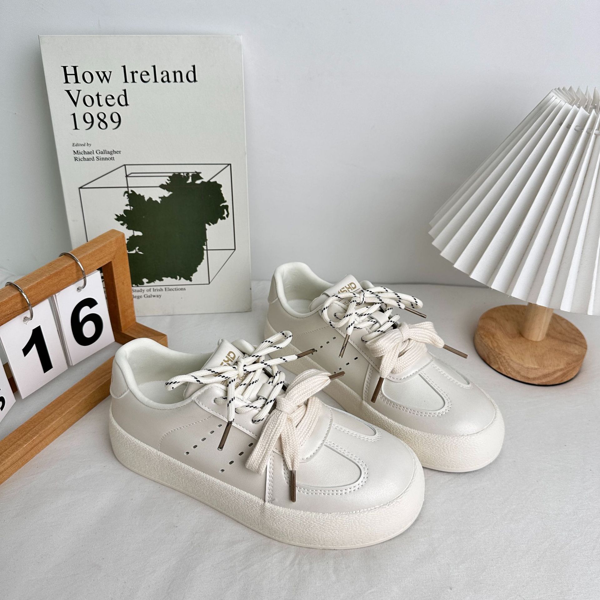 6620 plantillas de látex/zapatos blancos de suela gruesa zapatos de mujer transpirables 2025 nuevas zapatillas de deporte zapatos casuales de cuero sentido del diseño image 5