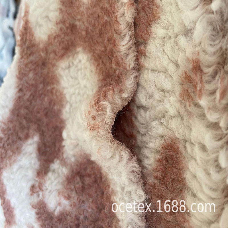 厂家供应罗拉毛尖印羊驼面料秋冬男女羊羔绒外套面料时尚箱包面料