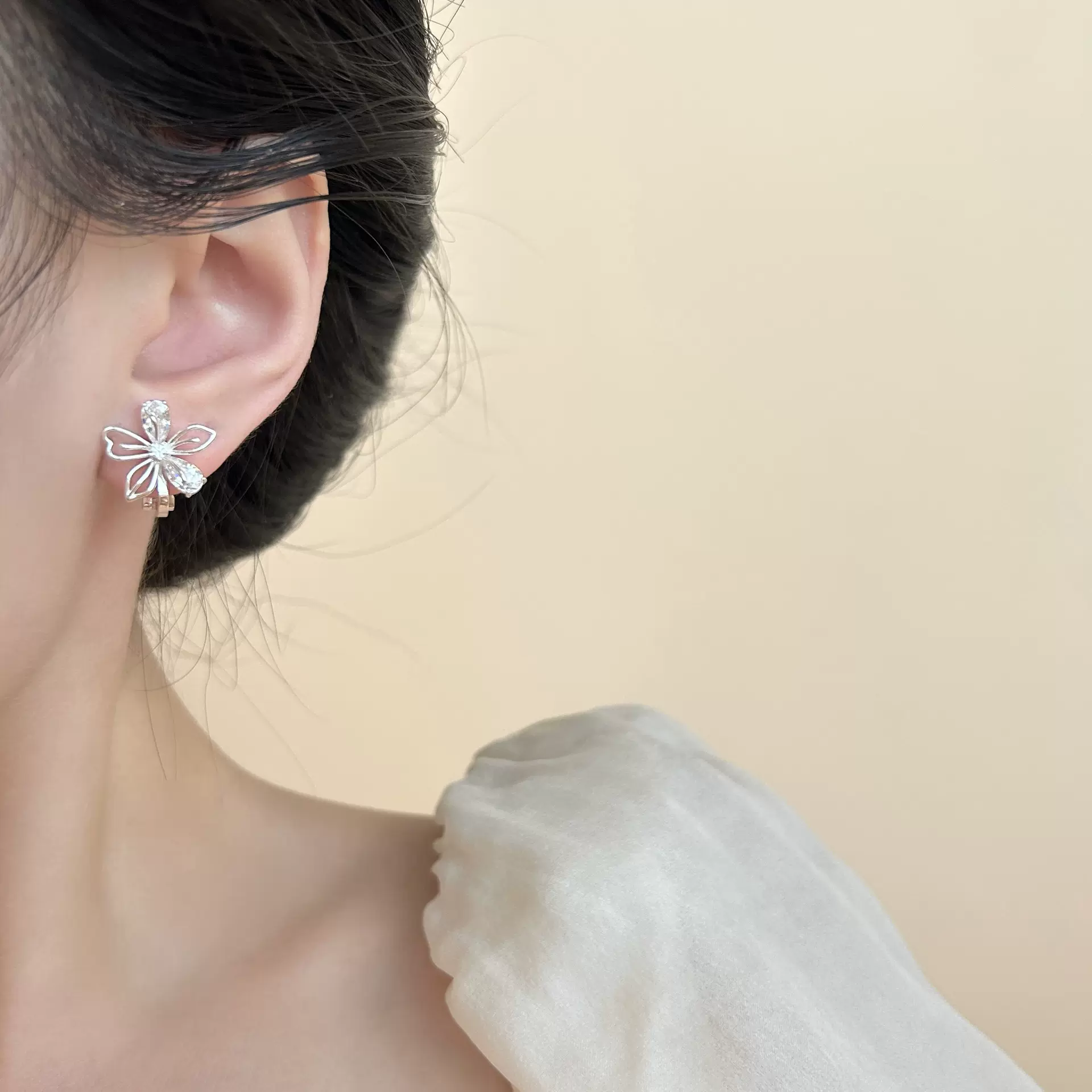 质感银色蝴蝶耳夹新款小众设计轻奢风无耳洞耳饰送女朋友礼物厂家
