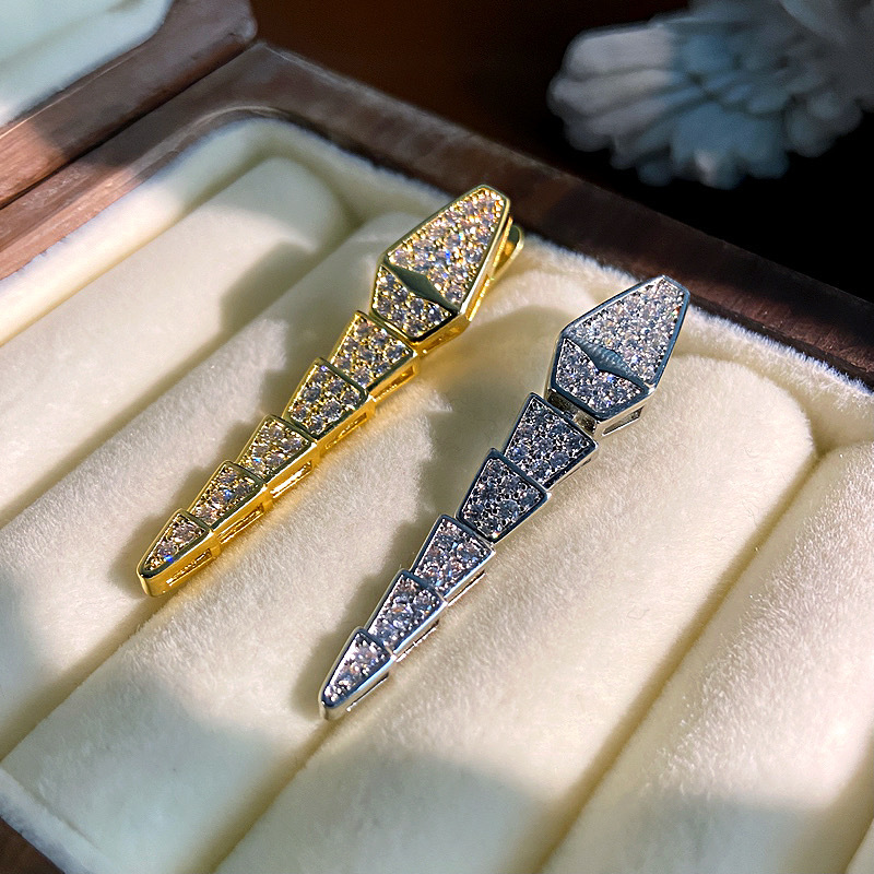 Micro -inlaid Snake Snake ear buckle Personalized retro snake -shaped lady modeling oxidation 锆 Zirconia earrings