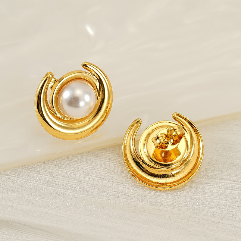 Pendientes retro europeos y americanos, temperamento, perla de media luna salvaje, diseño de nicho de alta gama, pendientes de acero de titanio, joyería femenina