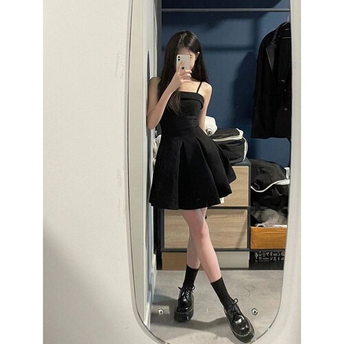 Summer New French Black Strappy Puffed Dress, Audrey Hepburn Style, Elegant and Slimming, Little Black Dress for Girls and Boys