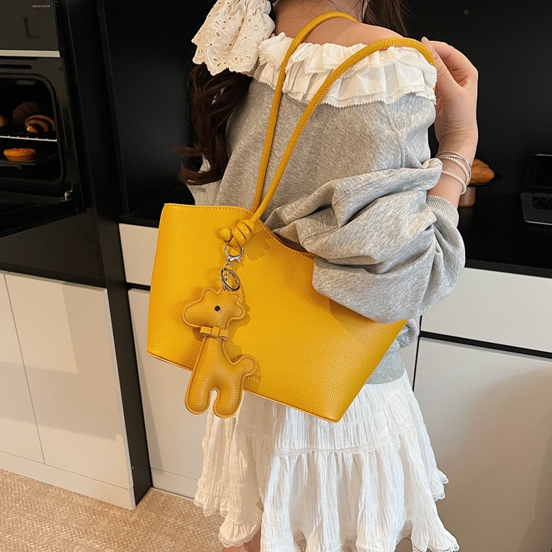 Moda de alta gama, todo fósforo, gran capacidad, bolso Tote de cercanías, mujer 2025 nuevo bolso de hombro de color sólido casual simple