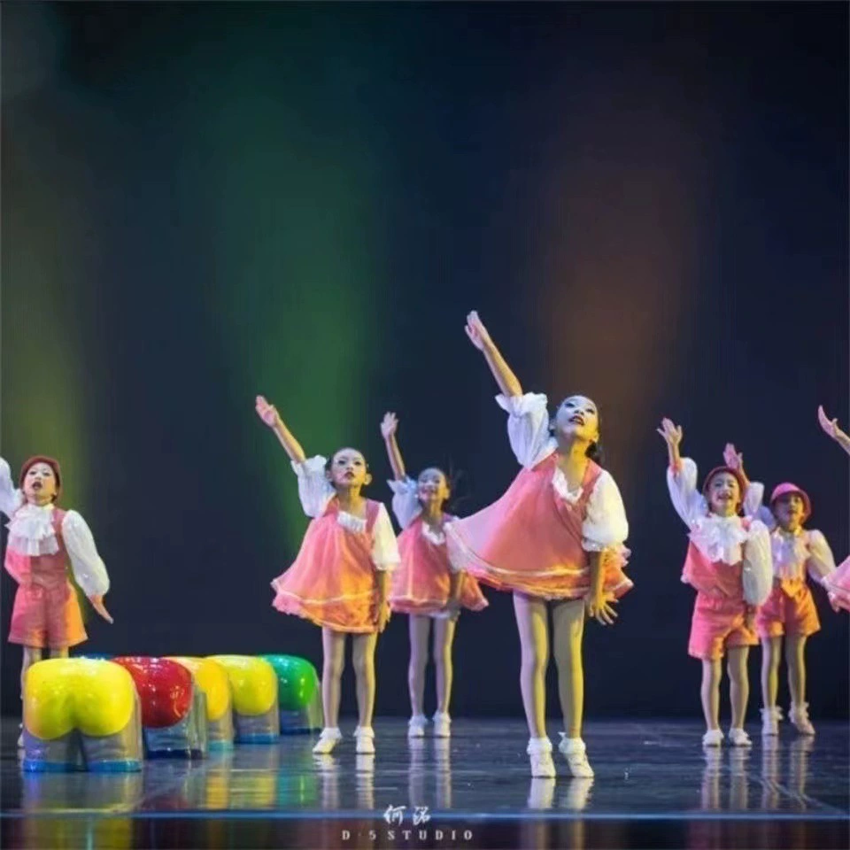 Xiao He's Elegance Прощай Детский костюм для детского сада Костюм для девочек Костюм для хора и танца Реквизит для скамейки