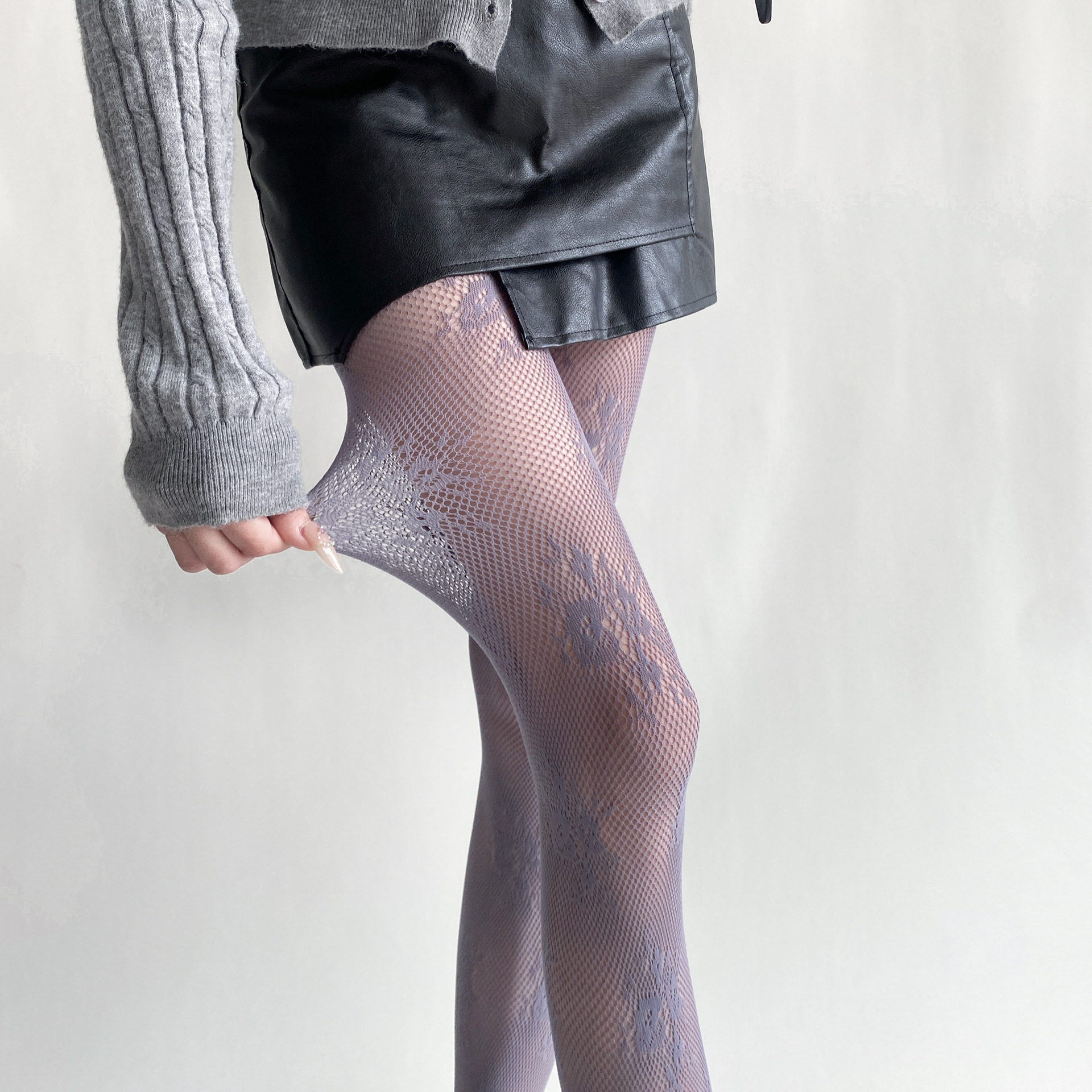 Spring and summer new vintage hollow solid color pattern net stockings women pure wind sexy lace leg thin pantyhose