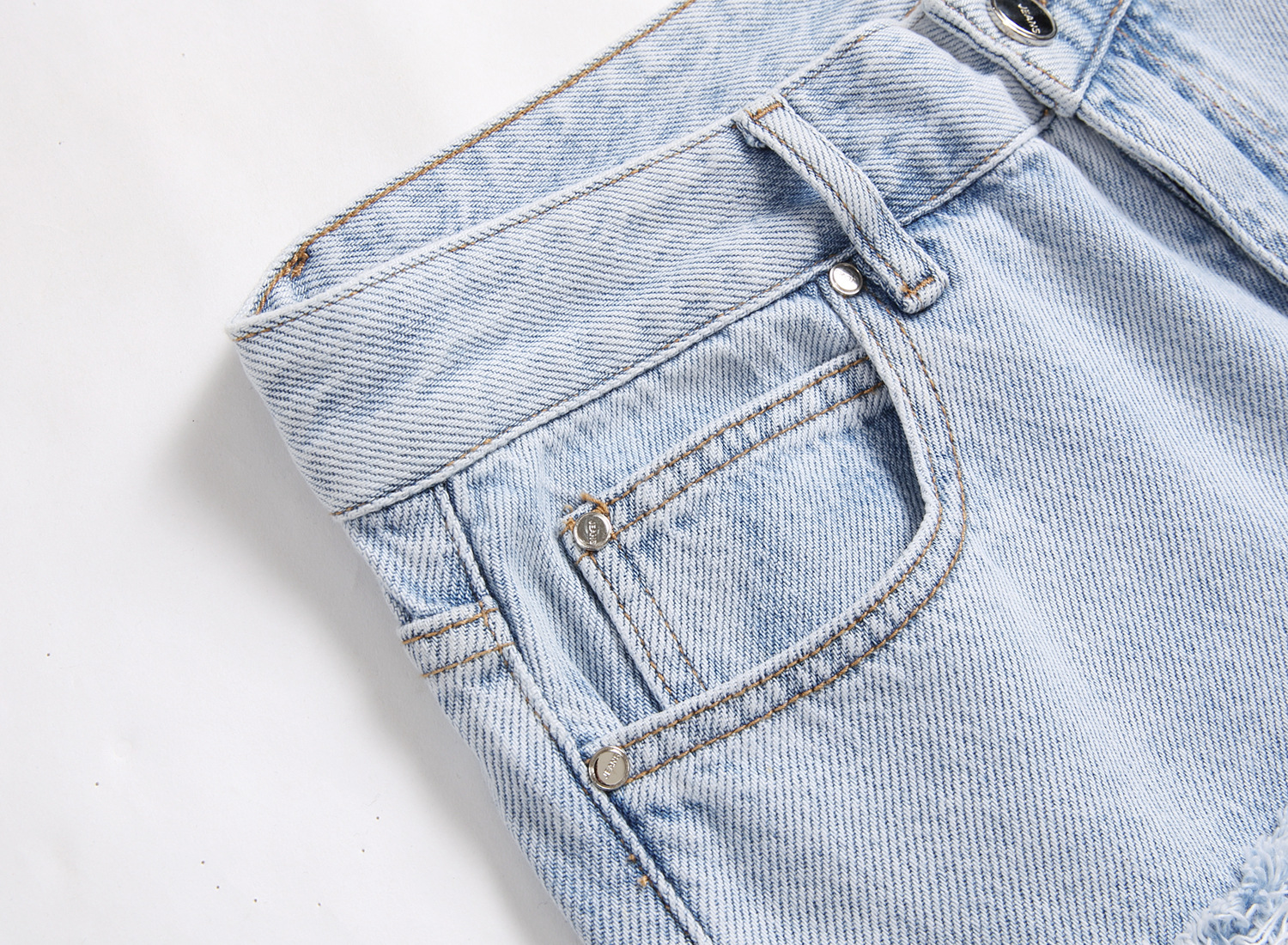 Herrenbekleidung - Trendy, strapazierfähige, gestapelte, lockere Hose mit Quasten, bestickten Haarschnitten und Schnurrbart-Jeans mit lockerem Saum für Männer_voghion.com