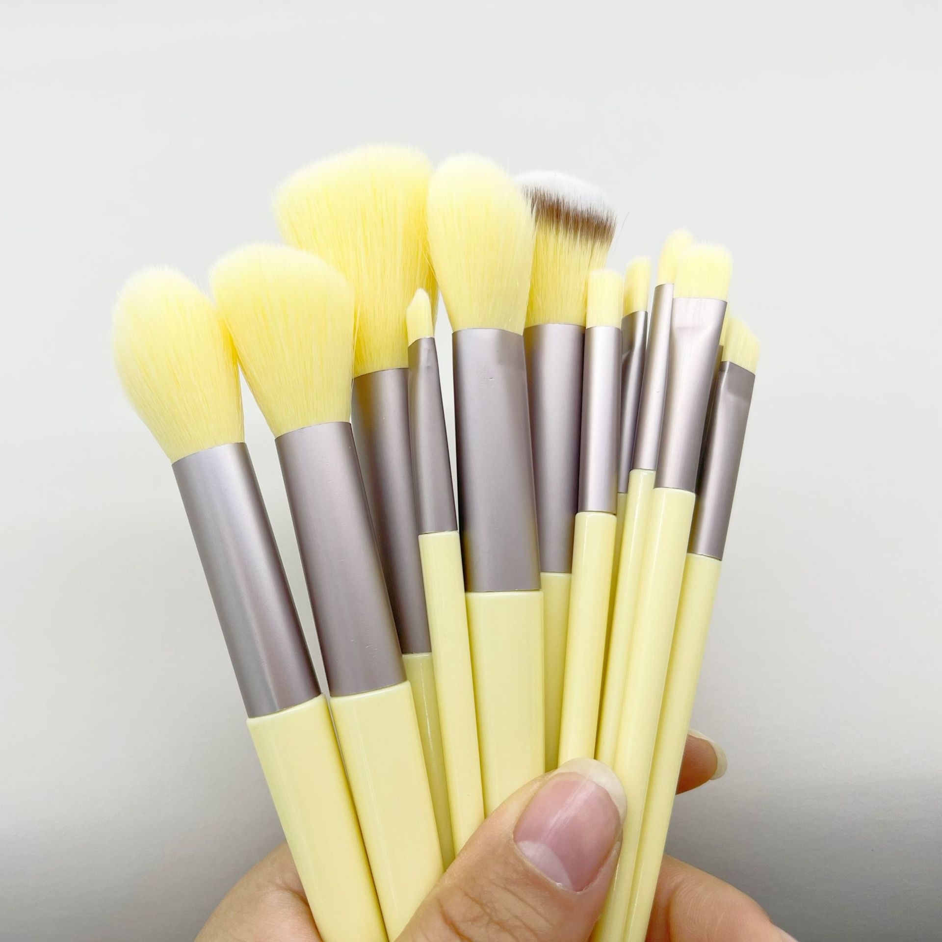 Cuatro estaciones azules 13 cepillo de maquillaje ultra suave de alto brillo eclipsante sombra de ojos Cangzhou fijo el mismo conjunto de bolsas de cepillo de maquillaje