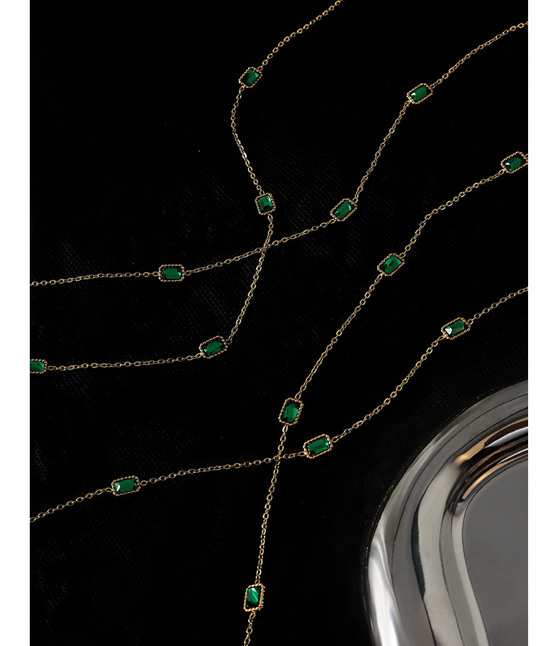 Retro Style Light Luxury Emerald Zircon Necklace Titanium Steel Plated 18k Real Gold Necklace display picture 5