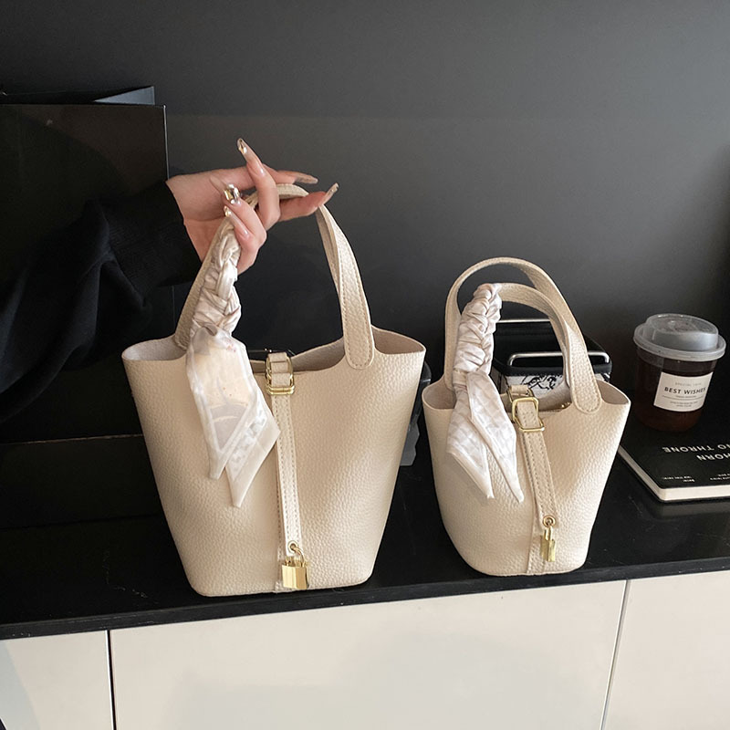 Lychee Pattern Basket Bag 2026 New Trendy Simple Casual Shoulder Crossbody Bag Korean Niche Handbag Bucket Bag