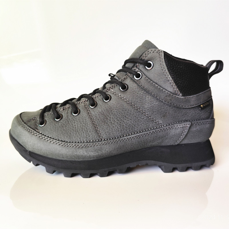 Soochow Outdoor Shoes Factory Casual Shoes Hiking Shoes Waterproof Men's Shoes Women's Shoes Leather Top Layer Cowhide sneaker