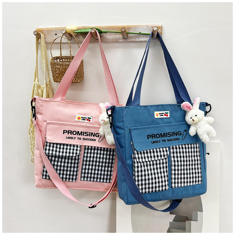 The new Korean-style cute nylon bag for class tutoring is a versatile checkered single-shoulder bag that is selling well (with a bear) undefined