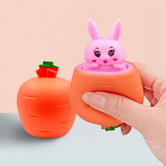 Shake the same carrot pinch music vent decompression small toy cartoon radish rabbit squeeze cup can carry decompression