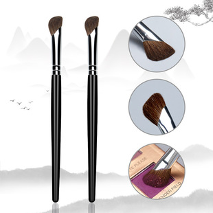 Sickle-shaped nose shadow brush small horse hair oblique head grooming brush mountain root nose Halo eye shadow brush makeup brush animal fur