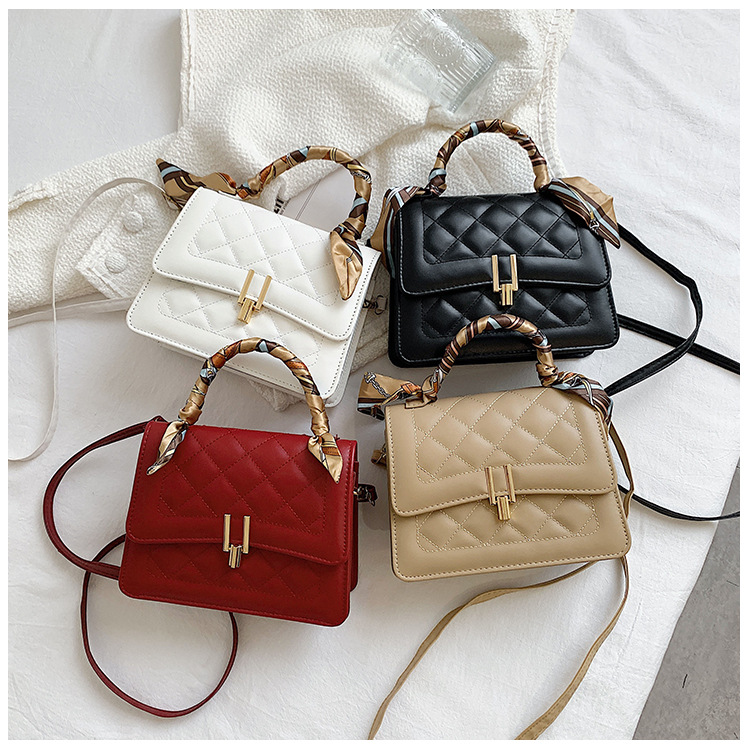 Lingge Embroidery Thread Chain Small Square Bag Fashion Retro One-shoulder Diagonal Bag display picture 3