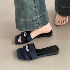 フランス式の大衆ネットの赤い鎖は女性のカジュアルな1字のスリッパの夏の新型のファッションを掛けます。