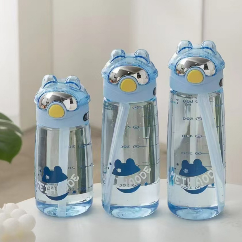 Futong nuevo deportes de estudiantes tazas de agua de dibujos animados modernas simple estudiantes tazas de plástico de paja de gran capacidad una sola capa al por mayor