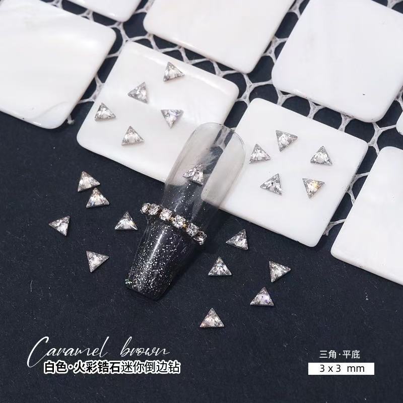 최상급 화이트 큐빅 지르코니아 [삼각형·3x3mm] 낱개