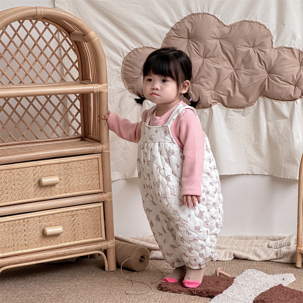 Traje de bebé otoño e invierno ropa de salida acolchada engrosada flor fresca 1-3 años bebé traje de escalada cálido de dos piezas 2