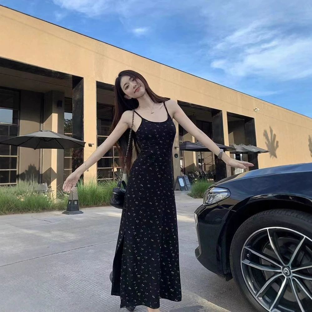 [Регулируемый плечевой ремень] 2025 новый французский темперамент с высокой талией тонкая летняя черная цветочная подтяжка платье