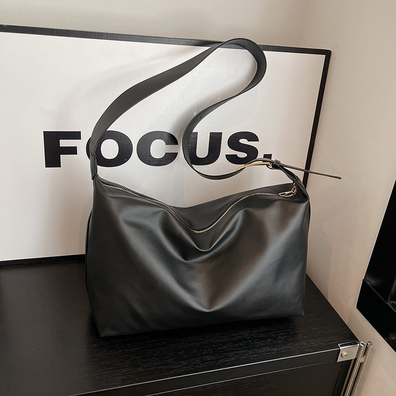 Borsa a tracolla da donna di grande capacità, alla moda per l'autunno, ideale per gli spostamenti quotidiani, modello semplice e trendy per studentesse, nuovo modello 2026 in nero._voghion.com