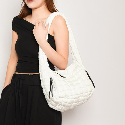 Cross-border wholesale 2024 summer new fashion simple trend casual pleated large capacity cloud pattern shoulder bag and crossbody bag