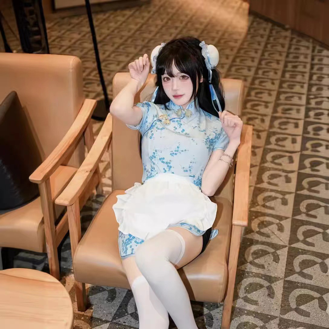 촬영하려면 하나의 흰색 앞치마가 필요합니다.