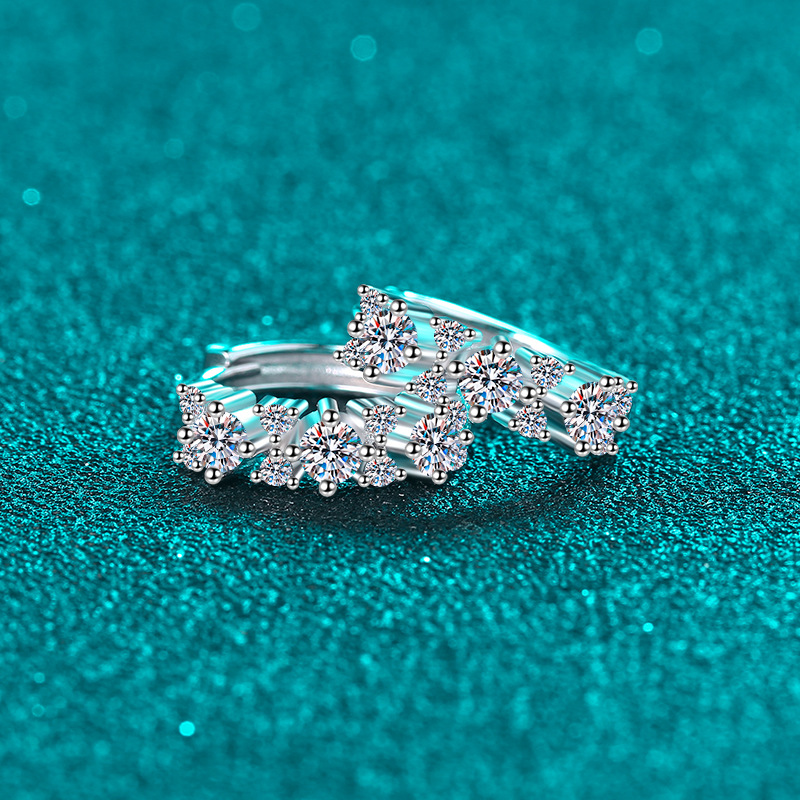 Orecchini a cerchio in moissanite colore d e argento sterling_voghion.com