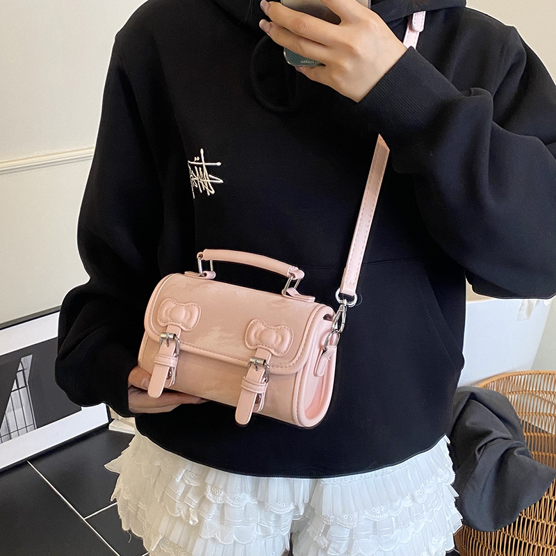 Summer Super Fire Hand lleva un pequeño bolso cuadrado femenino 2025 nuevo bolso de hombro con lazo de moda bolso de mensajero de estilo universitario de todo fósforo