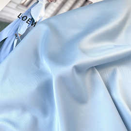 光泽不透浅蓝色水波纹肌理时装面料 礼服连衣裙套装布料优雅