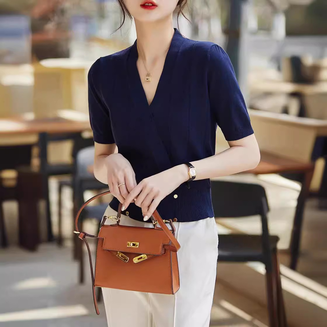 Áo thun nữ tay ngắn cổ chữ V kiểu quấn Pháp chất liệu tơ tằm dệt kim — màu xanh