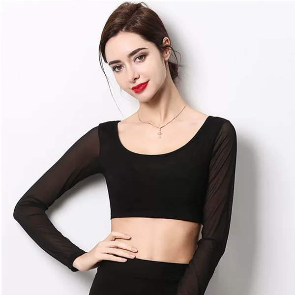 Ning Xinyi's See-Through Short Lace Top with Round Neck, Long Sleeves, and Half Mesh Lining Paired with a Skirt and Worn under a T-Shirt