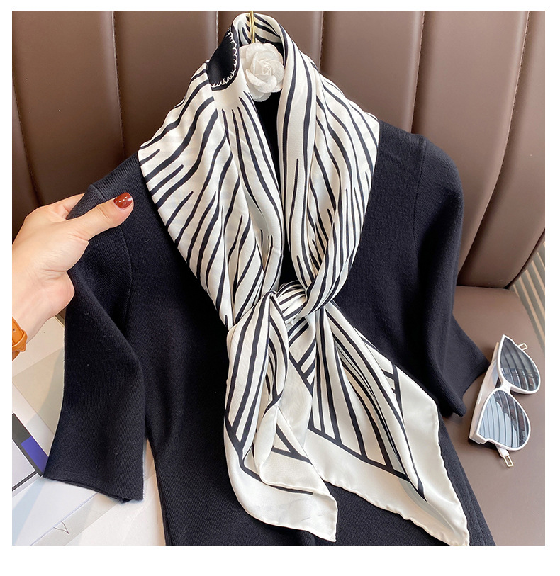 New Korean Fashion Striped Scarf display picture 6